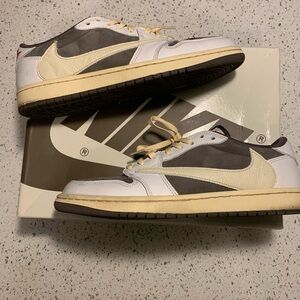 *SOLD* Jordan 1 Low Reverse Mocha